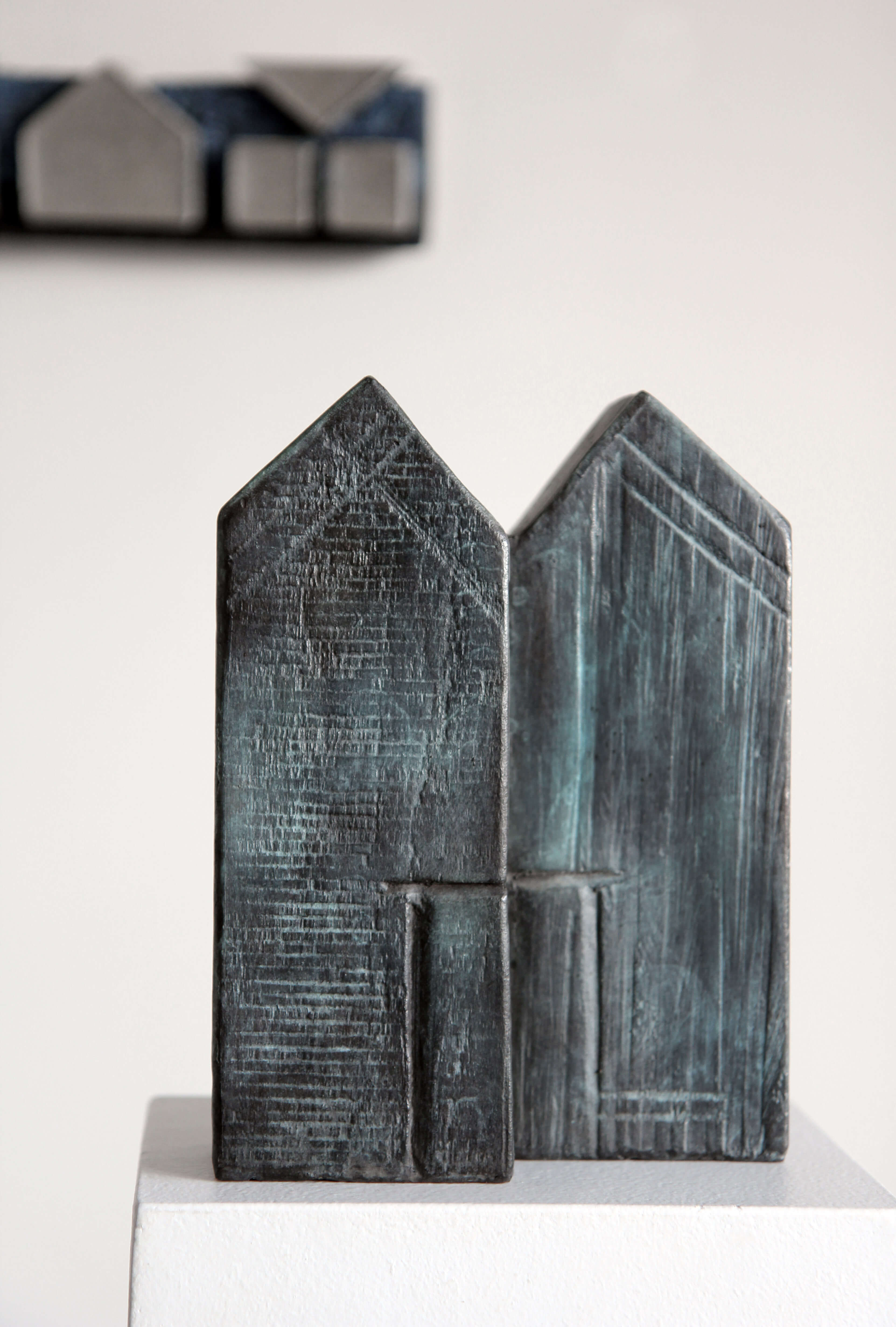 Nachbarschaft VII, 2023, 21,5 x 16 x 9,5 cm, Bronze patiniert